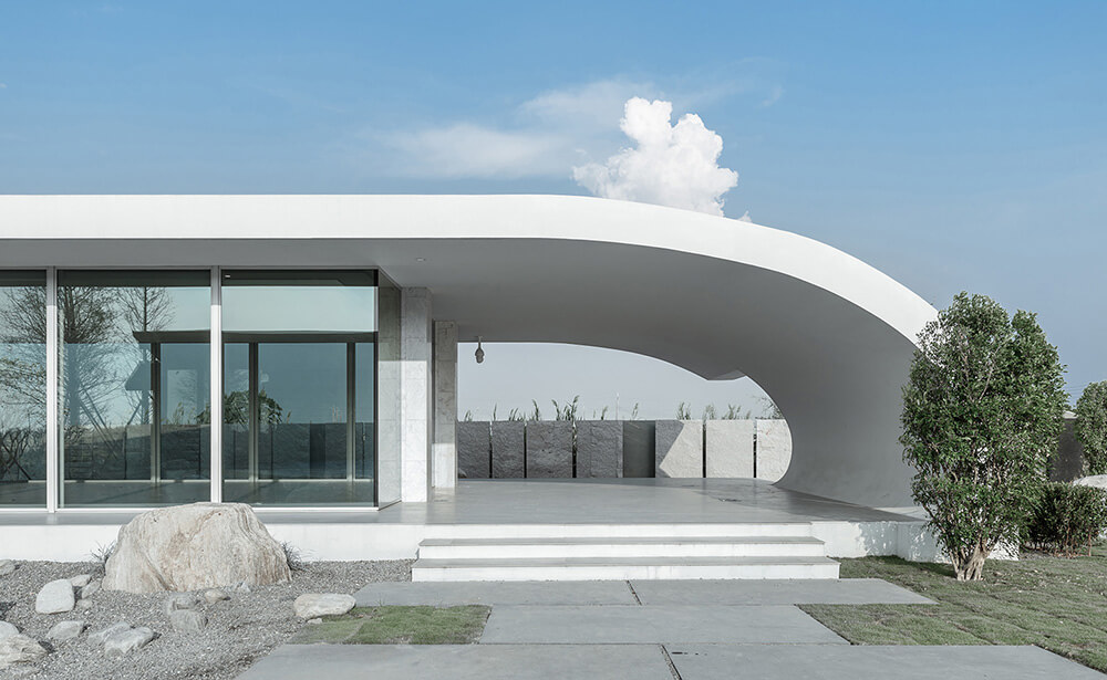 Lakeside Villa 5/5